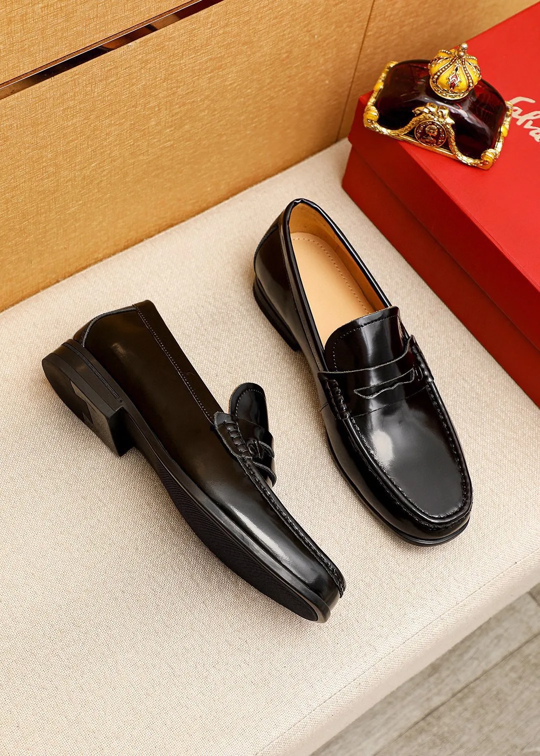 Men's shoes 💰480 💐 Product trademark: Ferragamo "Ferragamo" casual leather shoes Regular size: 38-44 (45🉑️customized) Product materials: Selected imported first-layer open-edge beaded cowhide leather upper, imported water-dyed cowhide leather lining. Strong three-dimensional visual effect, original outsole color: 3⃣️seed leather materials available